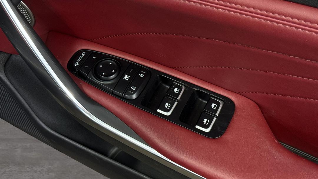 2022 Kia Stinger Gt (red Leather), Automatic, 36687 km, Drivers Side Door Panel Controls