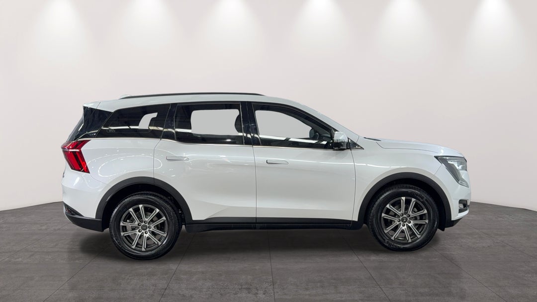 2024 Mahindra Xuv700 Ax7l, Automatic, 14683 km, Right Side View