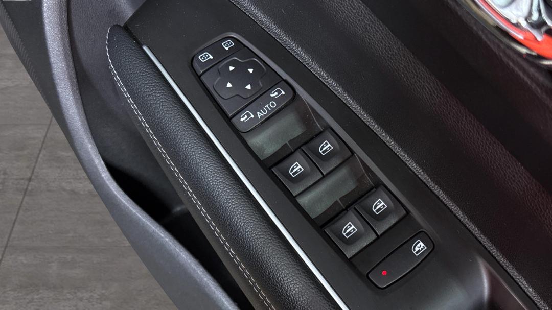 2023 Renault Koleos Zen (4x2), Automatic, 59420 km, Drivers Side Door Panel Controls