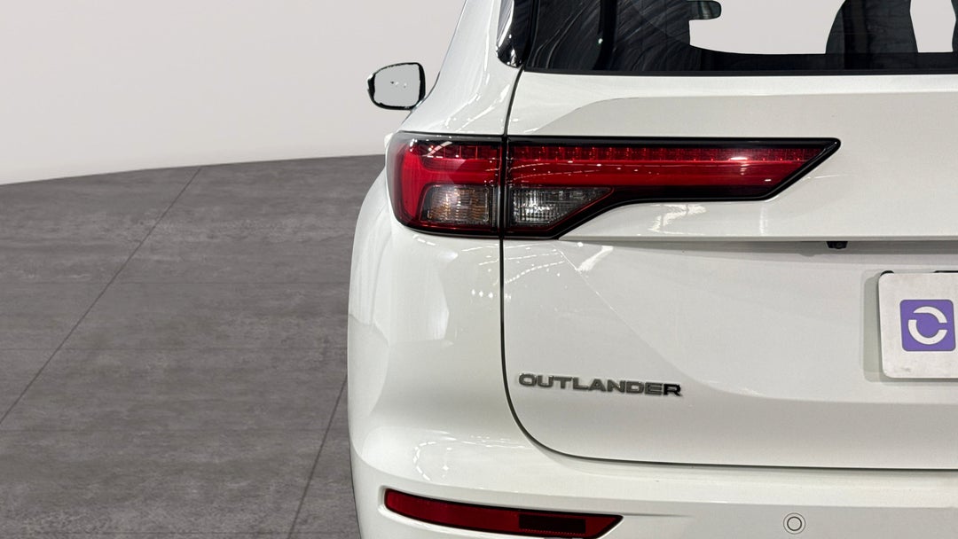 2023 Mitsubishi Outlander Es 7 Seat (2WD), Automatic, 52062 km, Badge (Boot Left Side)