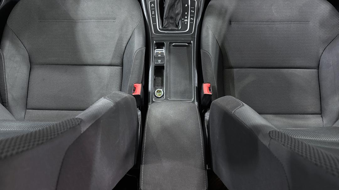 2018 Volkswagen Golf 110 Tsi Comfortline, Automatic, 53586 km, Center Console
