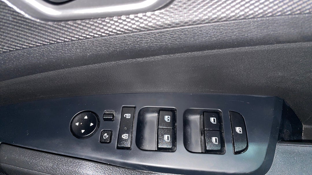 2023 Kia Sportage S (FWD), Automatic, 48157 km, Drivers Side Door Panel Controls