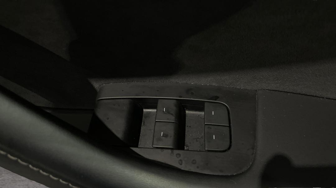 2023 Tesla Model Y Long Range, Automatic, 70863 km, Drivers Side Door Panel Controls