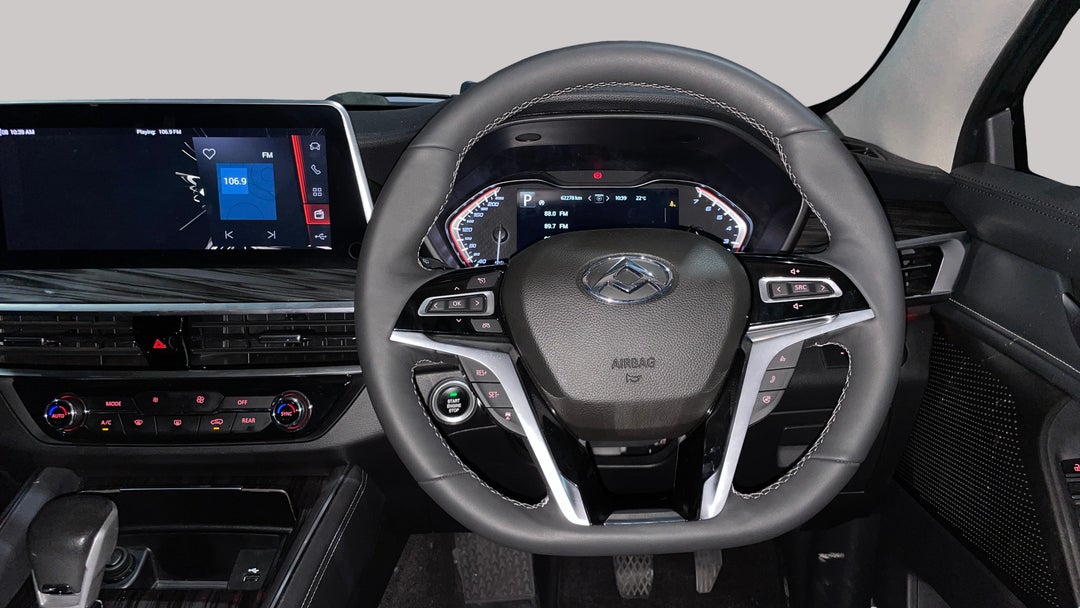 2022 LDV D90 Executive (2WD), Automatic, 62278 km, Steering Wheel Close-up