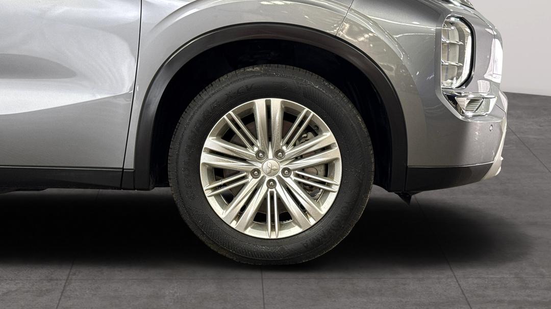 2023 Mitsubishi Outlander Ls 7 Seat (2WD), Automatic, 59322 km, Right Front Wheel