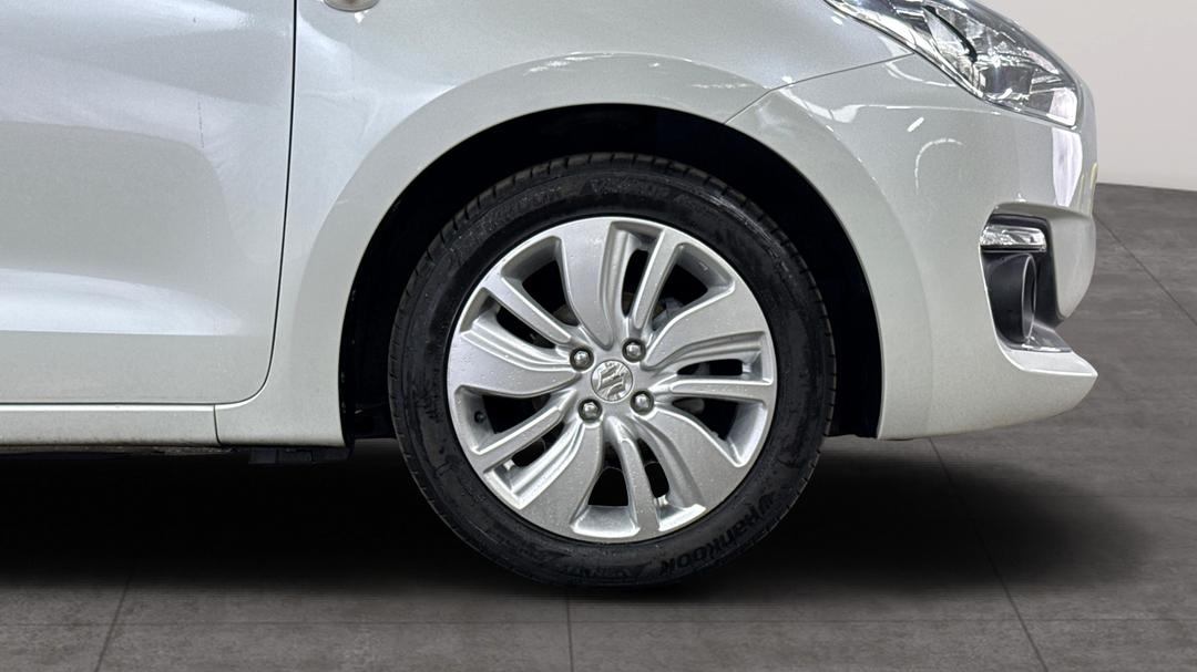 2017 Suzuki Swift Gl Navigator, Automatic, 77853 km, Right Front Wheel