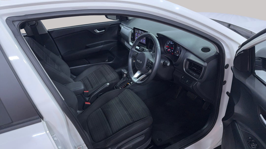 2022 Kia Stonic Sport, Automatic, 21670 km, Right Side Front Door Cabin View