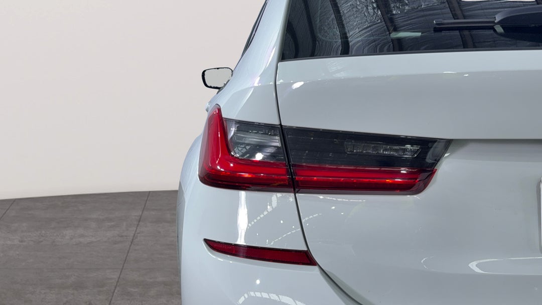 2020 BMW 3 30i Touring M Sport, Automatic, 43250 km, Badge (Boot Left Side)