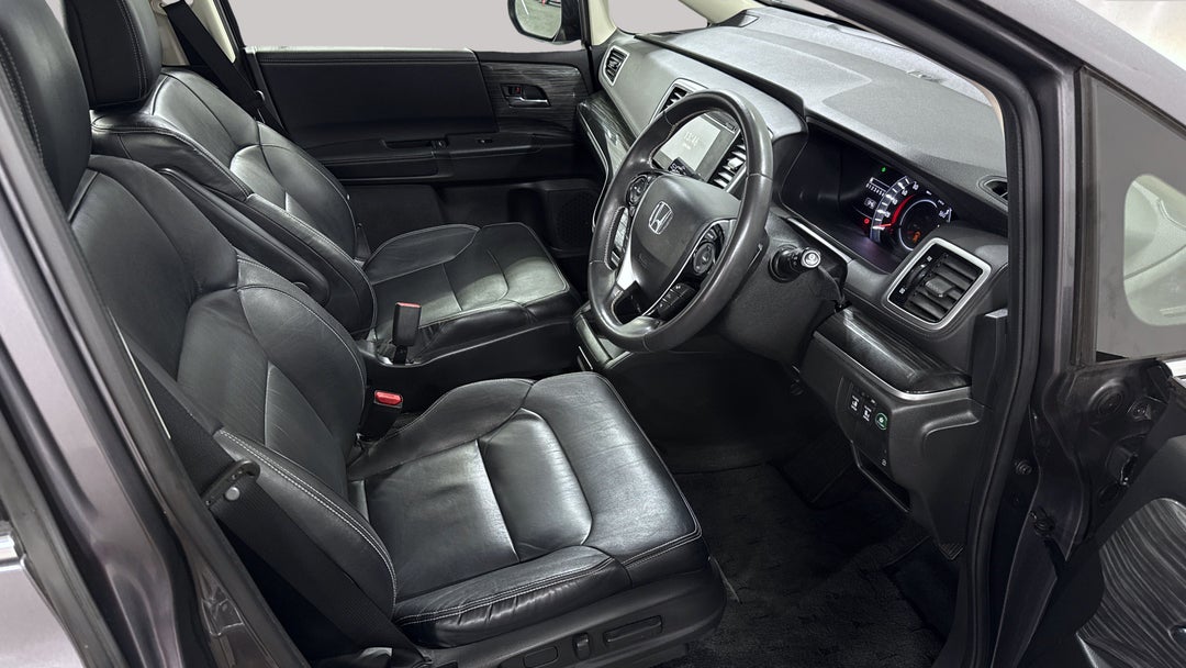2016 Honda Odyssey Vti-l, Automatic, 91775 km, Right Side Front Door Cabin View