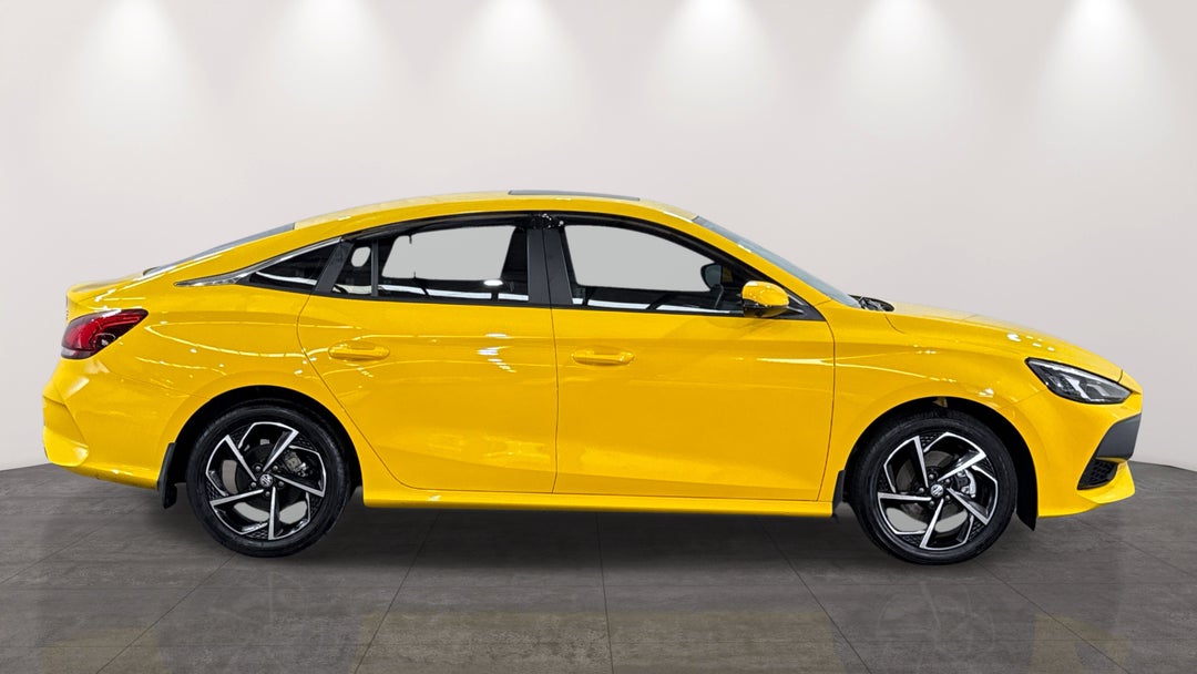 2024 MG Mg5 Essence, Automatic, 8742 km, Right Side View