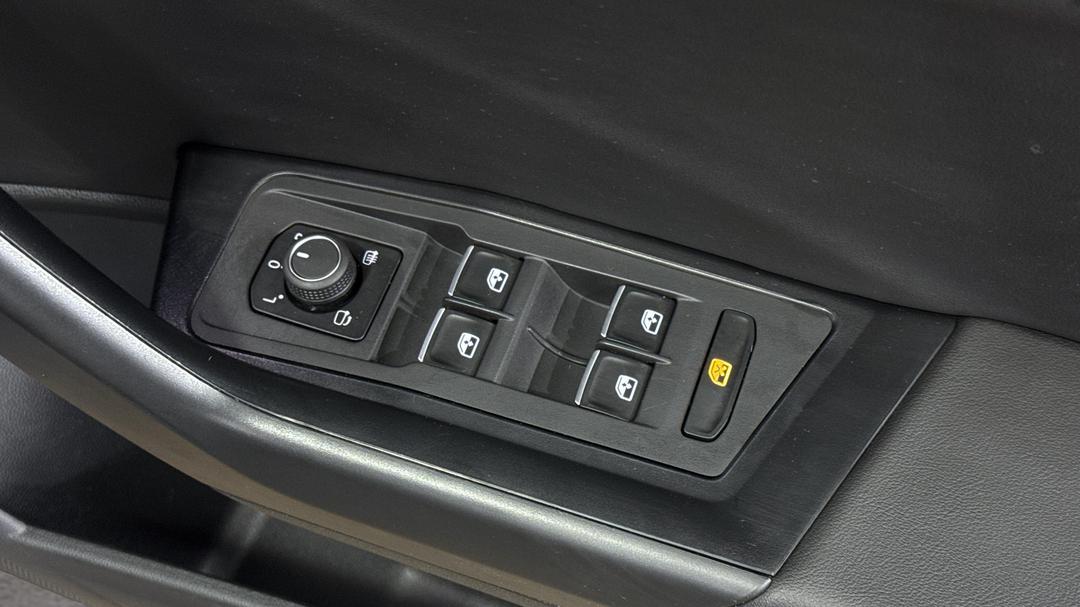 2021 Volkswagen T-roc 140tsi Sport, Automatic, 118322 km, Drivers Side Door Panel Controls