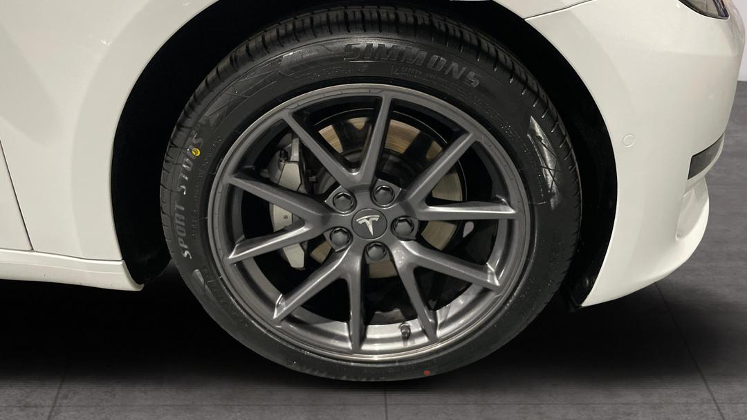 2021 Tesla Model 3 Standard Range Plus RWD, Automatic, 47747 km, Right Front Wheel