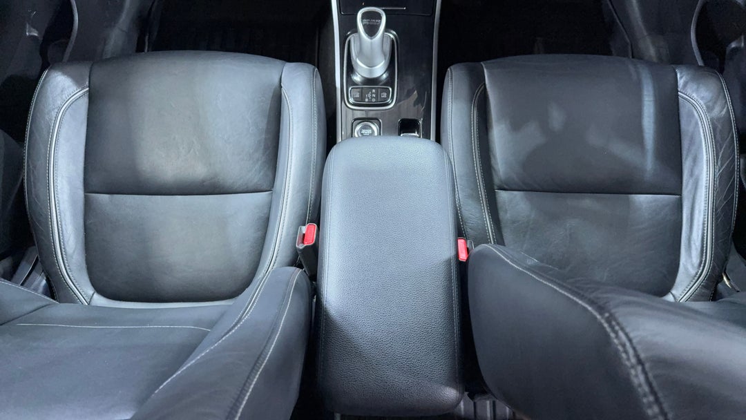 2017 Mitsubishi Outlander Exceed Phev, Automatic, 149436 km, Center Console