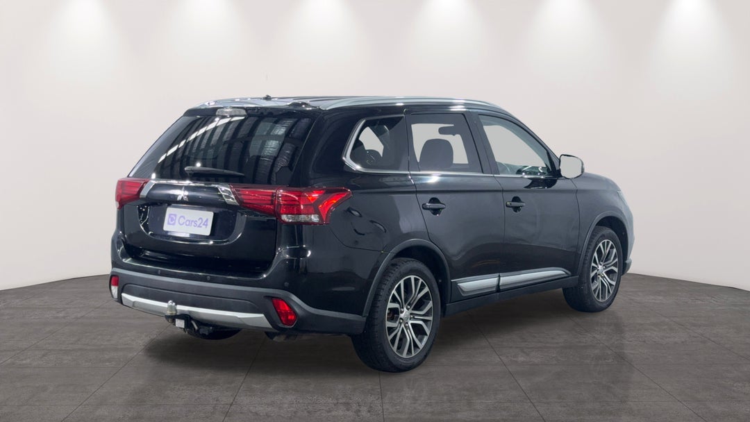2016 Mitsubishi Outlander Ls (4x2), Automatic, 146446 km, Right Back Diagonal (45- Degree) View
