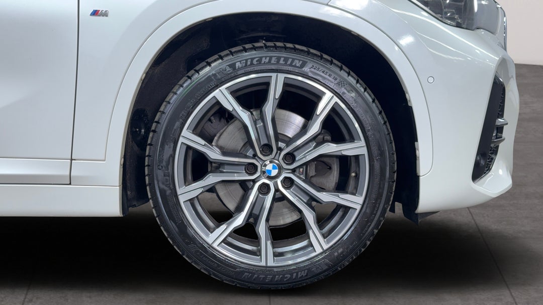 2019 BMW X1 sDrive 20i M Sport, Automatic, 36093 km, Right Front Wheel