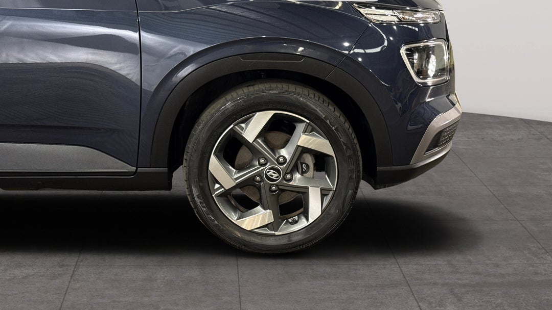 2021 Hyundai Venue Active, Automatic, 57458 km, Right Front Wheel