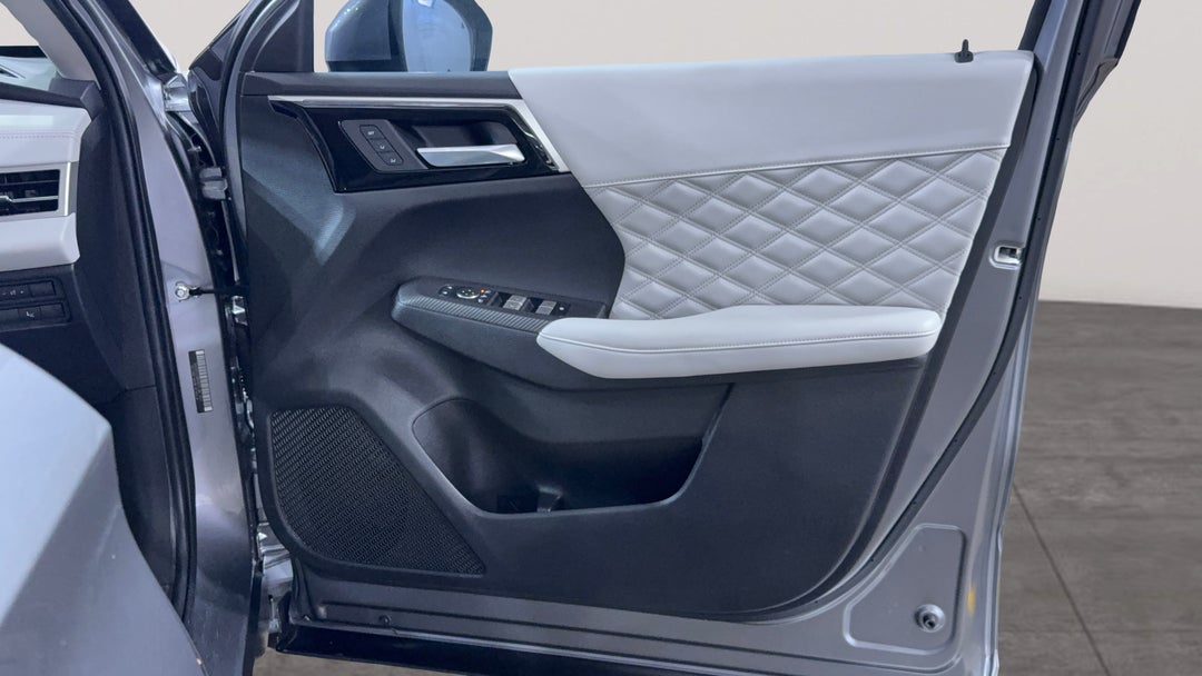 2023 Mitsubishi Outlander Phev Exceed 5+2 Seat (AWD), Automatic, 73779 km, Speaker View