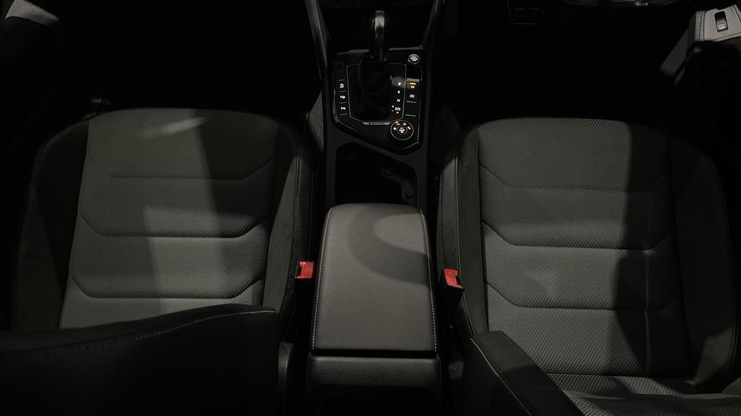 2019 Volkswagen Tiguan 132 Tsi R-line Edition, Automatic, 131927 km, Center Console