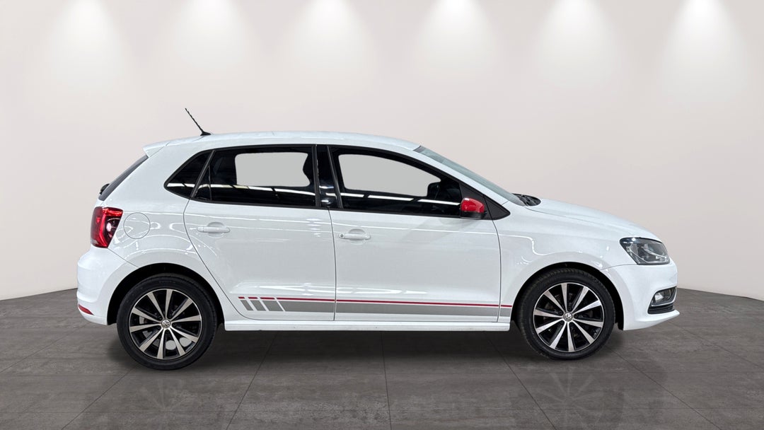 2016 Volkswagen Polo 81 Tsi Comfortline, Automatic, 68611 km, Right Side View