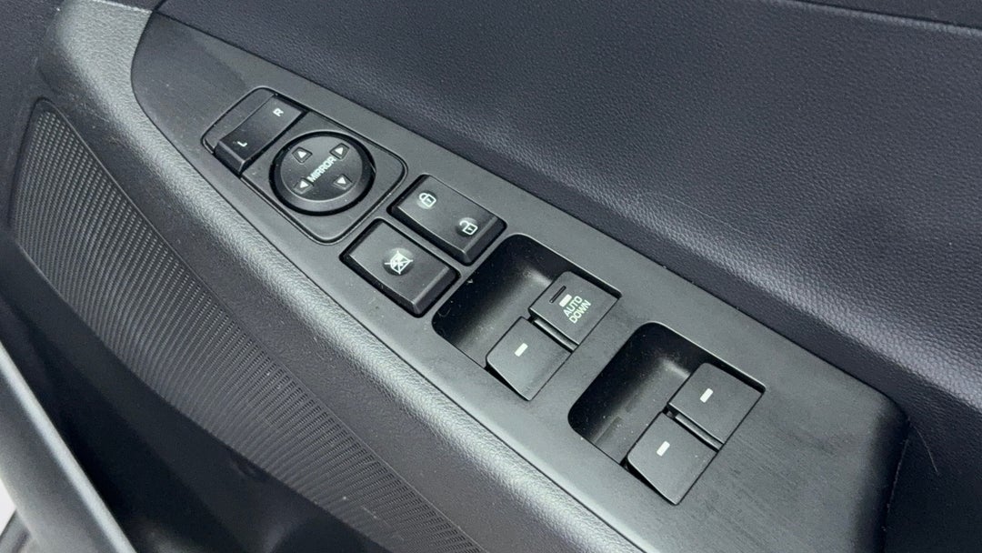 2016 Hyundai Tucson Active (fwd), Automatic, 130154 km, Drivers Side Door Panel Controls