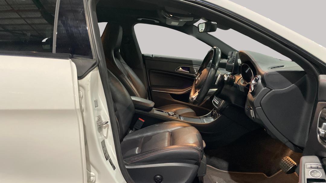 2017 Mercedes-benz CLA 250 Sport 4matic S/brake, Automatic, 98549 km, Right Side Front Door Cabin View