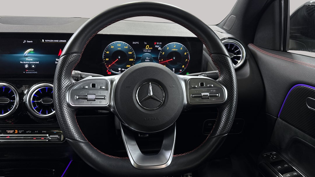 2022 Mercedes-benz GLA 250 4matic, Automatic, 33906 km, Steering Wheel Close-up