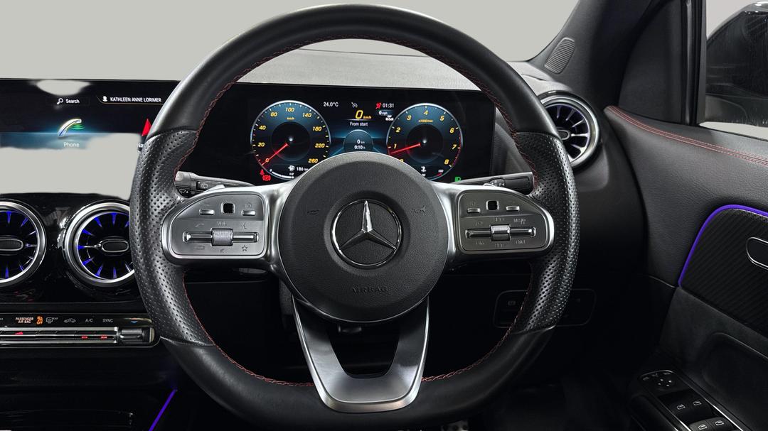 2022 Mercedes-benz GLA 250 4matic, Automatic, 33906 km, Steering Wheel Close-up