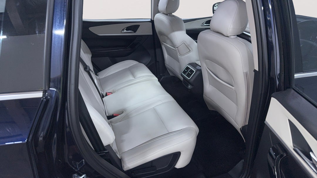 2023 Mahindra Xuv700 Ax7l, Automatic, 20601 km, Right Side Rear Door Cabin View