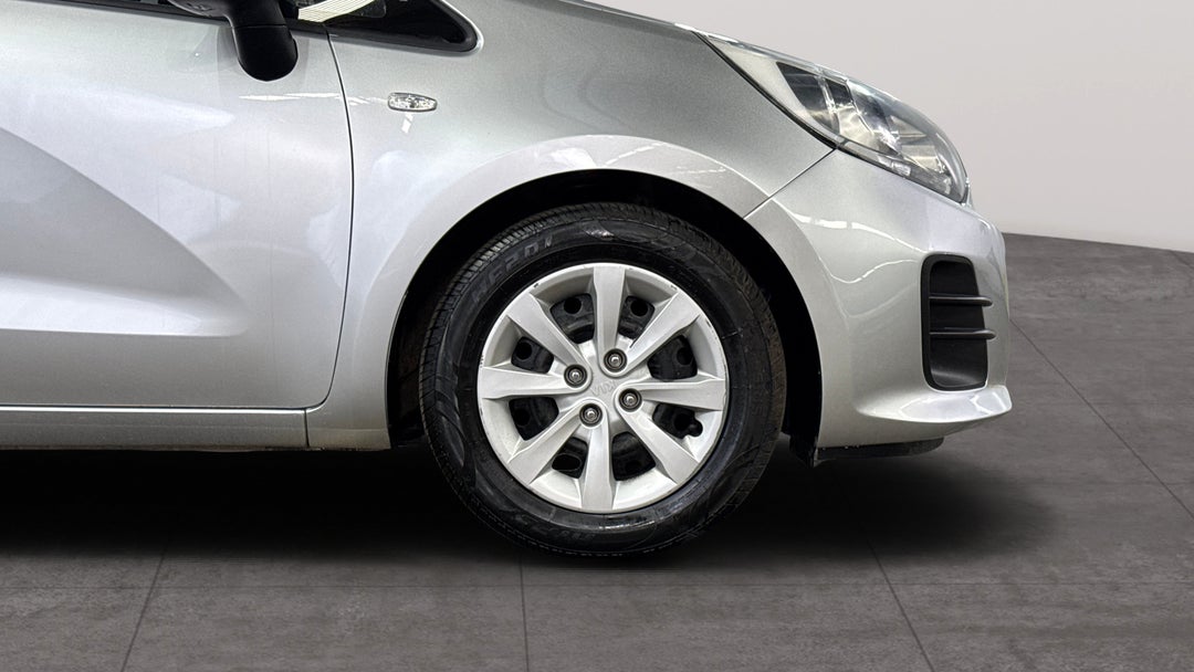 2016 Kia Rio S, Automatic, 130106 km, Right Front Wheel