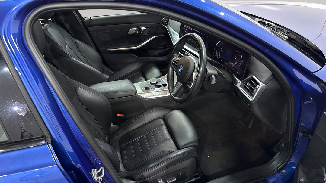 2022 BMW 3 20i M Sport, Automatic, 33217 km, Right Side Front Door Cabin View