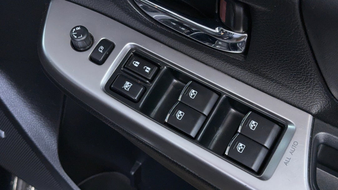 2017 Subaru WRX Premium (AWD), Manual, 132783 km, Drivers Side Door Panel Controls