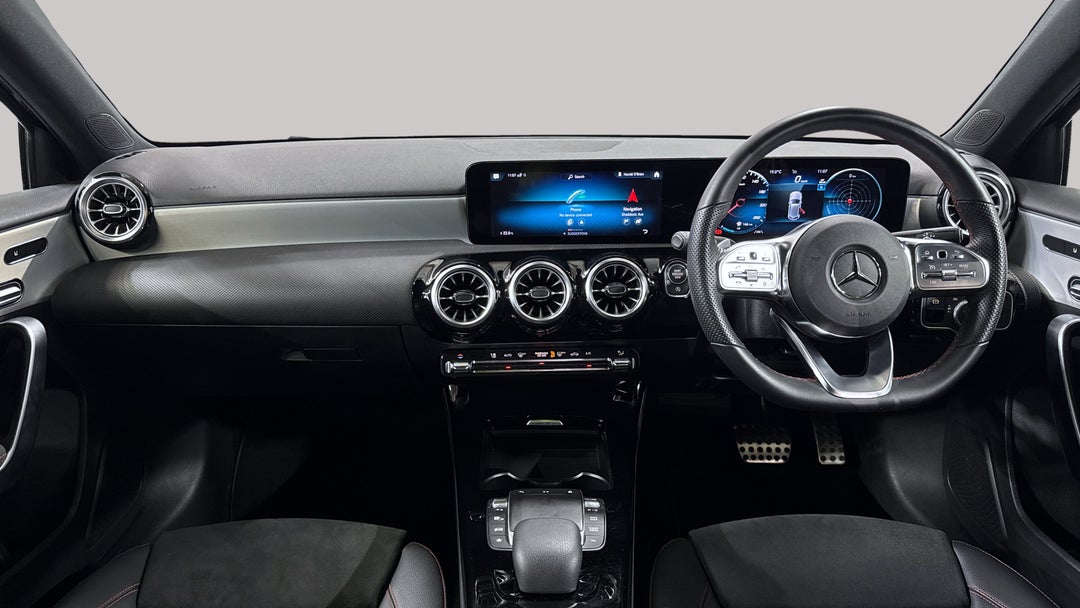 2022 Mercedes-benz A180 A180, Automatic, 18967 km, Dashboard View