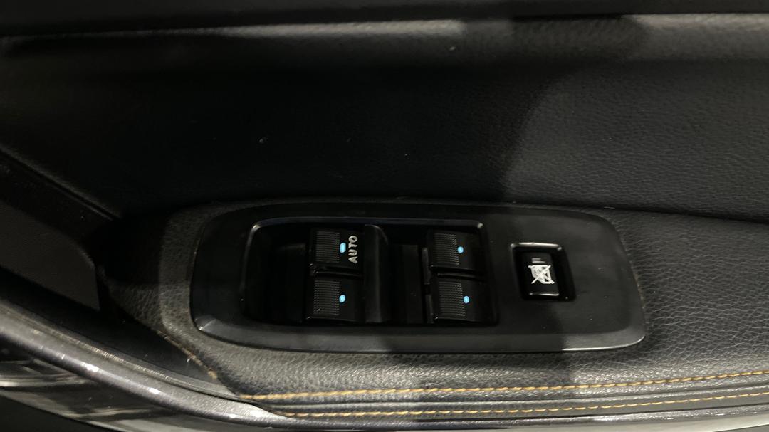 2019 Ford Ranger Xl 2.2 (4x4), Automatic, 88217 km, Drivers Side Door Panel Controls