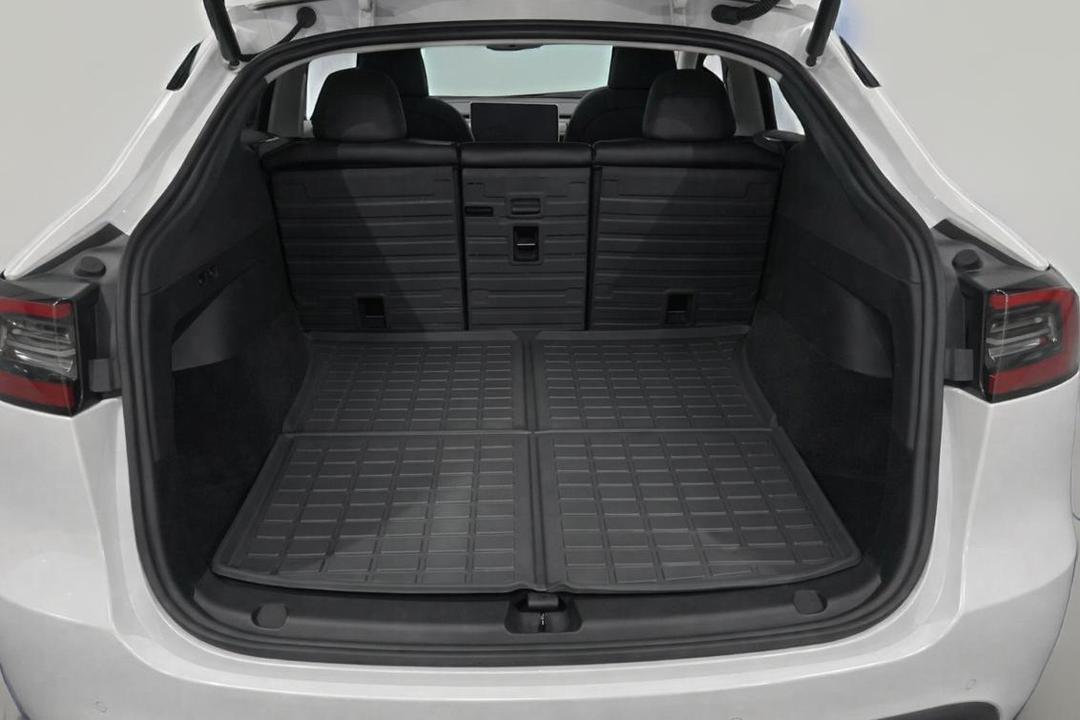 2023 Tesla Model Y Long Range, Automatic, 53446 km, Boot Inside View