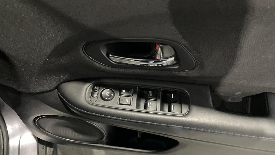 2019 Honda HR-V Vti, Automatic, 66207 km, Drivers Side Door Panel Controls