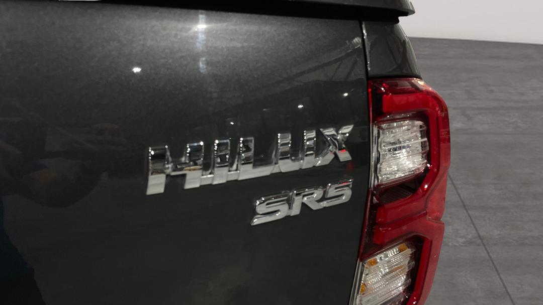 2021 Toyota Hilux Sr5 (4x4), Automatic, 56369 km, Badge (Boot Right Side)