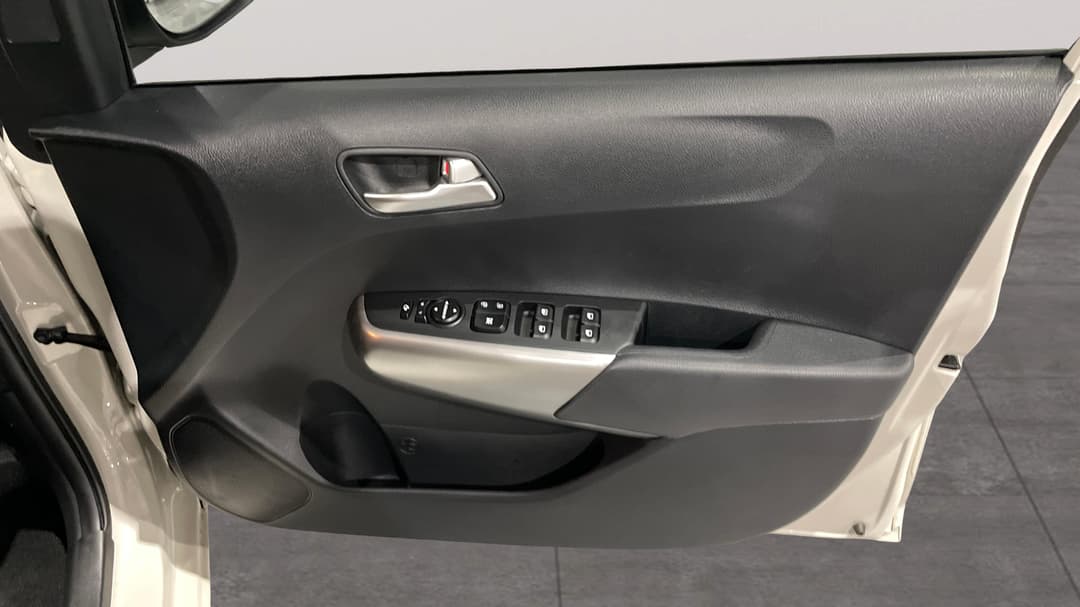 2025 Kia Picanto Sport (pe2), Automatic, 2727 km, Speaker View
