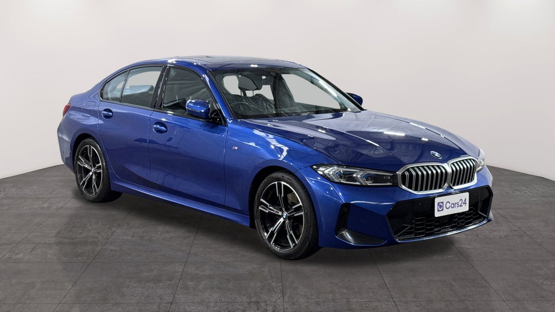 2022 BMW 3 20i M Sport, Automatic, 33217 km, Right Front Diagonal (45- Degree) View