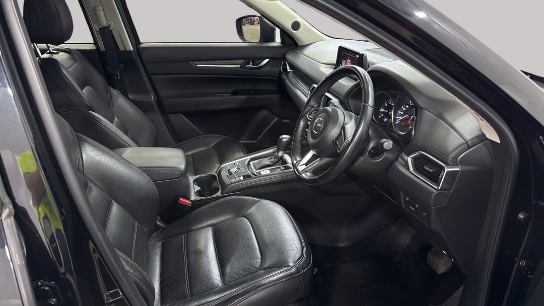 2017 Mazda CX-5 Gt (4x4), Automatic, 104839 km, Right Side Front Door Cabin View
