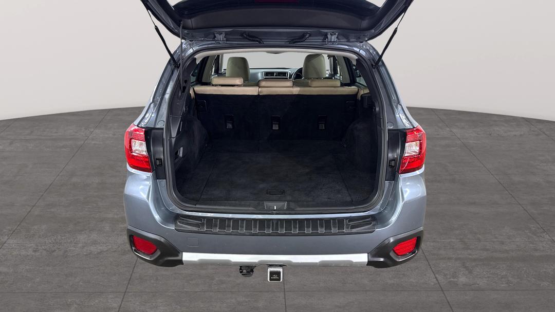 2018 Subaru Outback 2.5i Premium AWD, Automatic, 117105 km, Boot Inside View