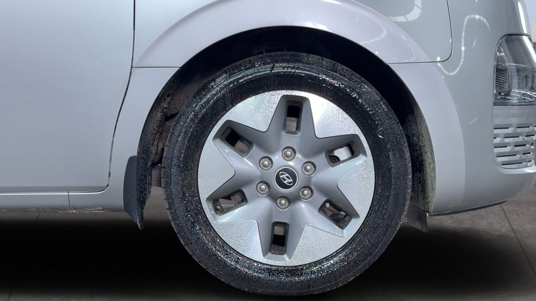 2023 Hyundai Staria Staria, Automatic, 81037 km, Right Front Wheel