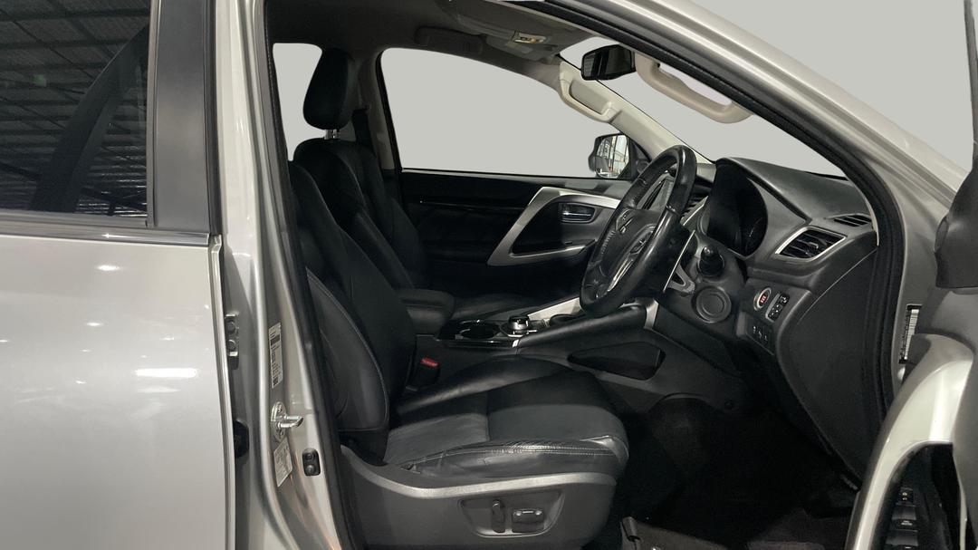 2018 Mitsubishi Pajero Sport Gls (4x4) 7 Seat, Automatic, 135890 km, Right Side Front Door Cabin View