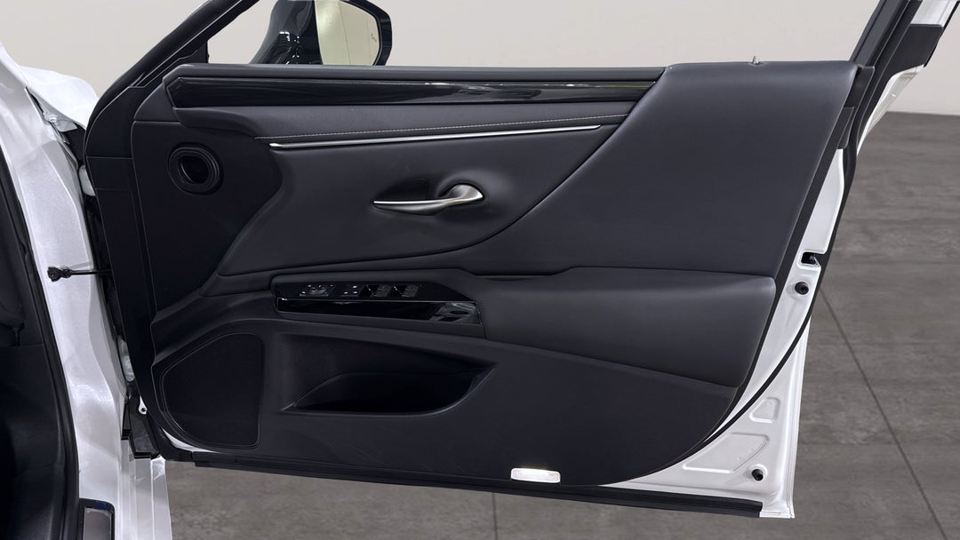 2023 Lexus Es300h Luxury (hybrid), Automatic, 15077 km, Speaker View