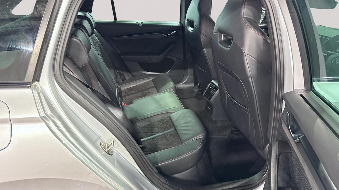 2020 SKODA Octavia Rs, Automatic, 114808 km, Right Side Rear Door Cabin View