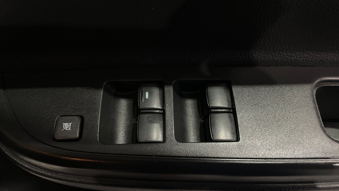 2018 Mitsubishi Triton Glx (4x4), Automatic, 78237 km, Drivers Side Door Panel Controls