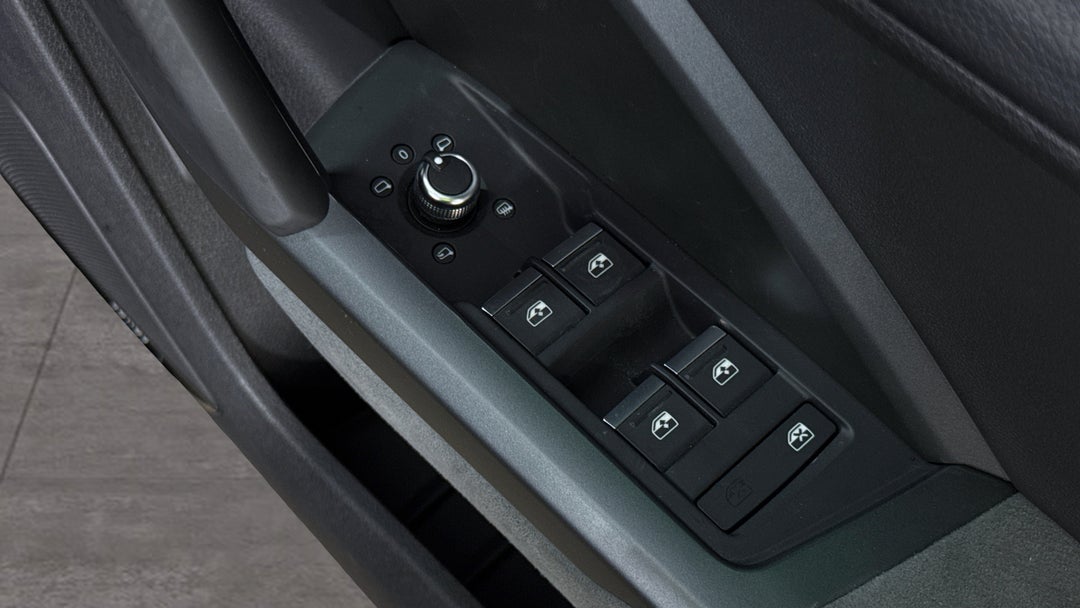 2025 Audi Q3 40 Tfsi Quattro S Line, Automatic, 10429 km, Drivers Side Door Panel Controls