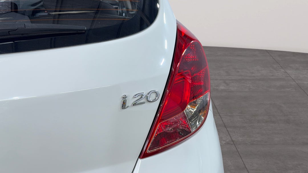 2015 Hyundai I20 Active, Automatic, 115762 km, Badge (Boot Right Side)