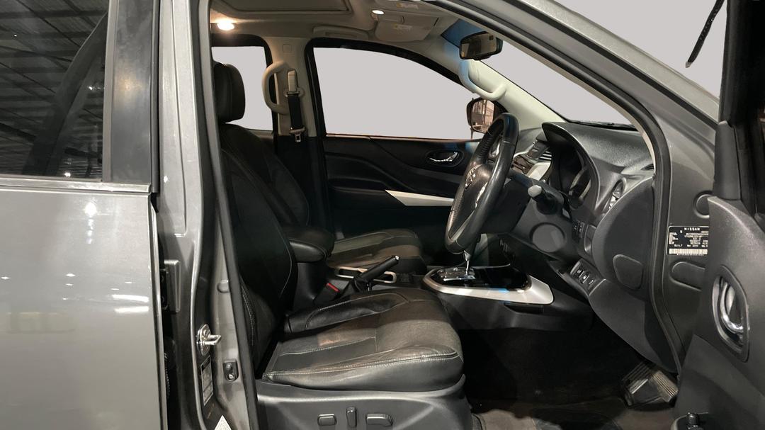 2016 Nissan Navara St-X (4x2), Automatic, 162767 km, Right Side Front Door Cabin View
