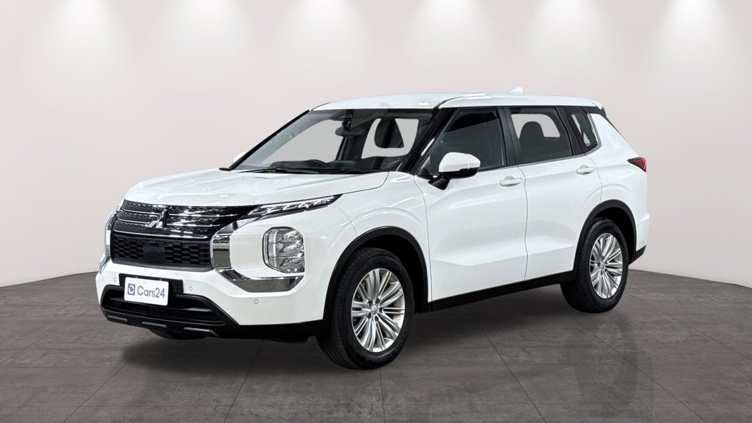 2023 Mitsubishi Outlander Es 7 Seat (2WD), Automatic, 51642 km, Left Front Diagonal (45- Degree) View