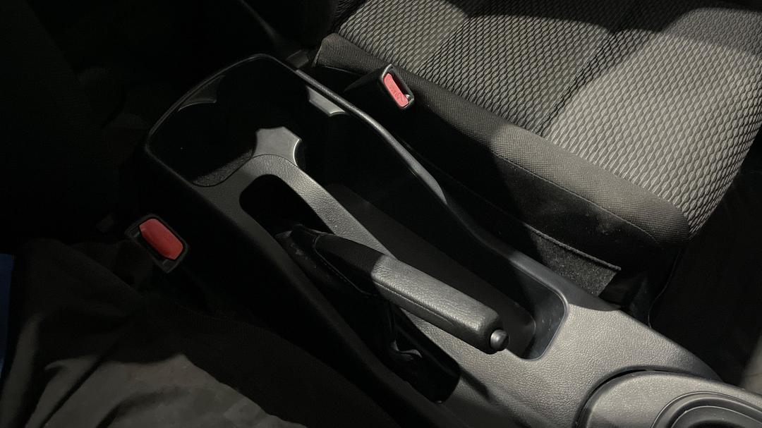 2017 Toyota Hilux Workmate, Manual, 97440 km, Center Console
